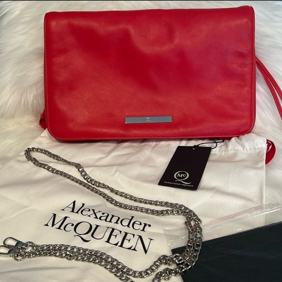 Authentic Alexander McQueen Nappa Clutch w/chain - Picture 2 of 16